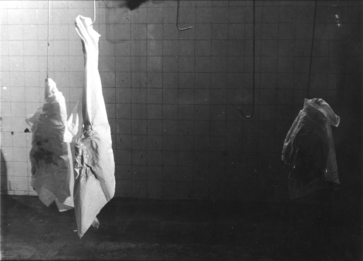 covered_heads2_dark